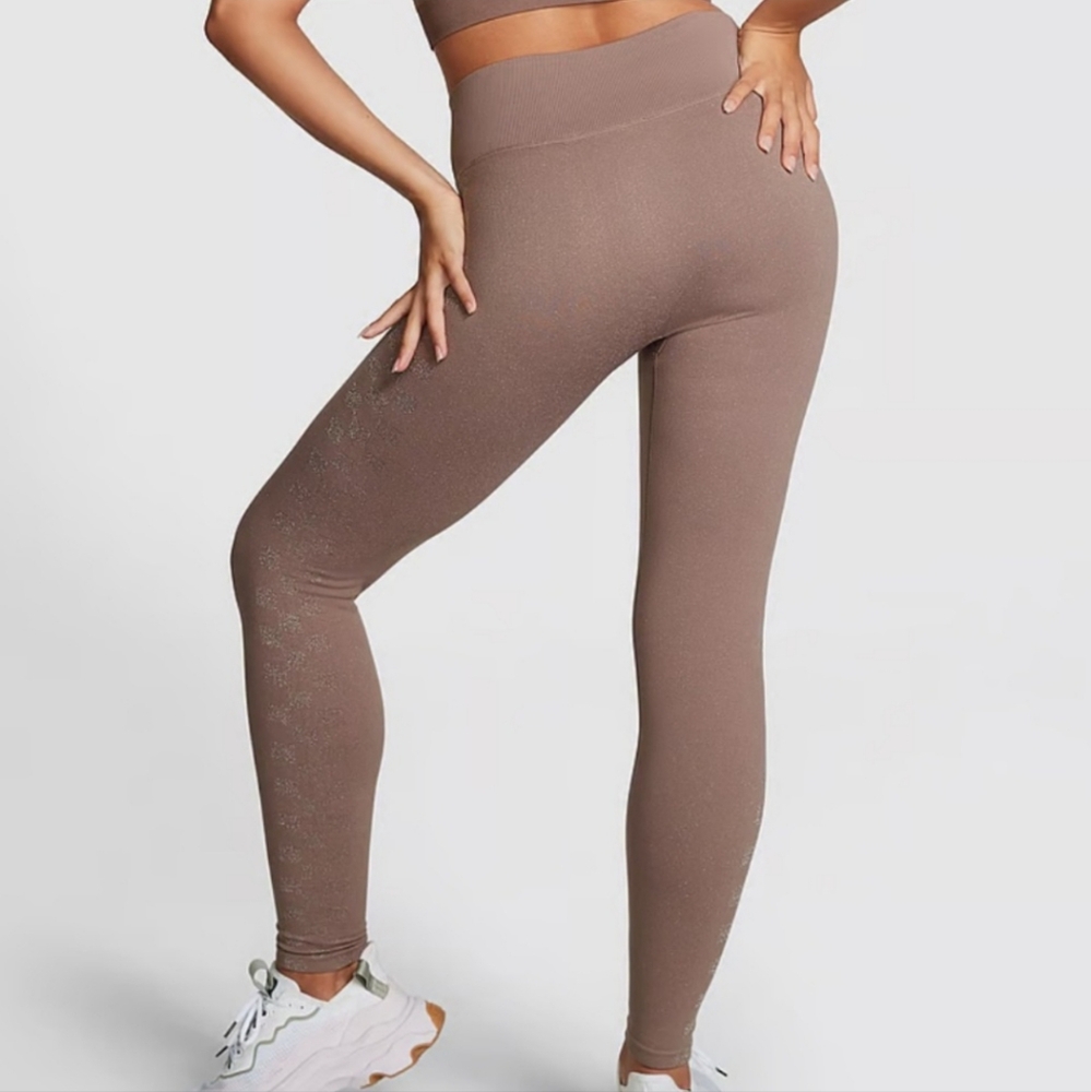 VS PINK SEAMLESS SPARKLE CHECKERED LEGGING AND BRA SET - Picture 4 of 7